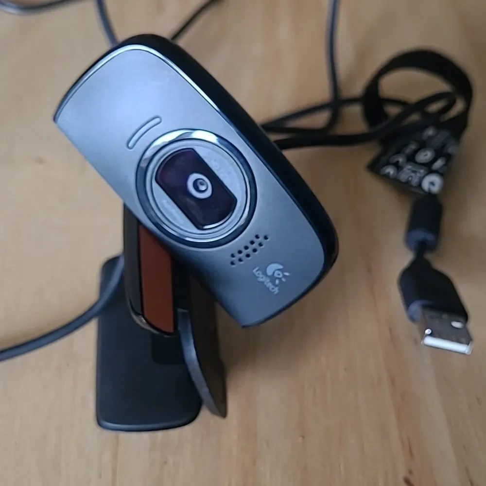 Logitech Hd720P Webcam Built In Microphone Usb cord connected